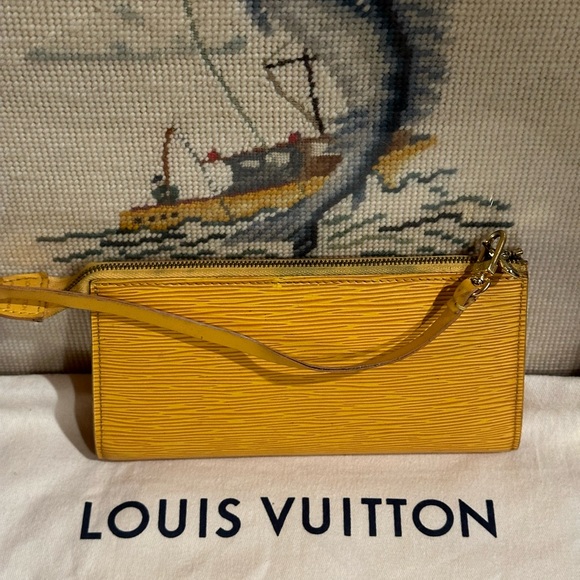 Louis Vuitton Epi Pochette with COA Code AR 1904 - Picture 12 of 14